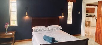 Still Point Guesthouse - Premium Three Bedroom