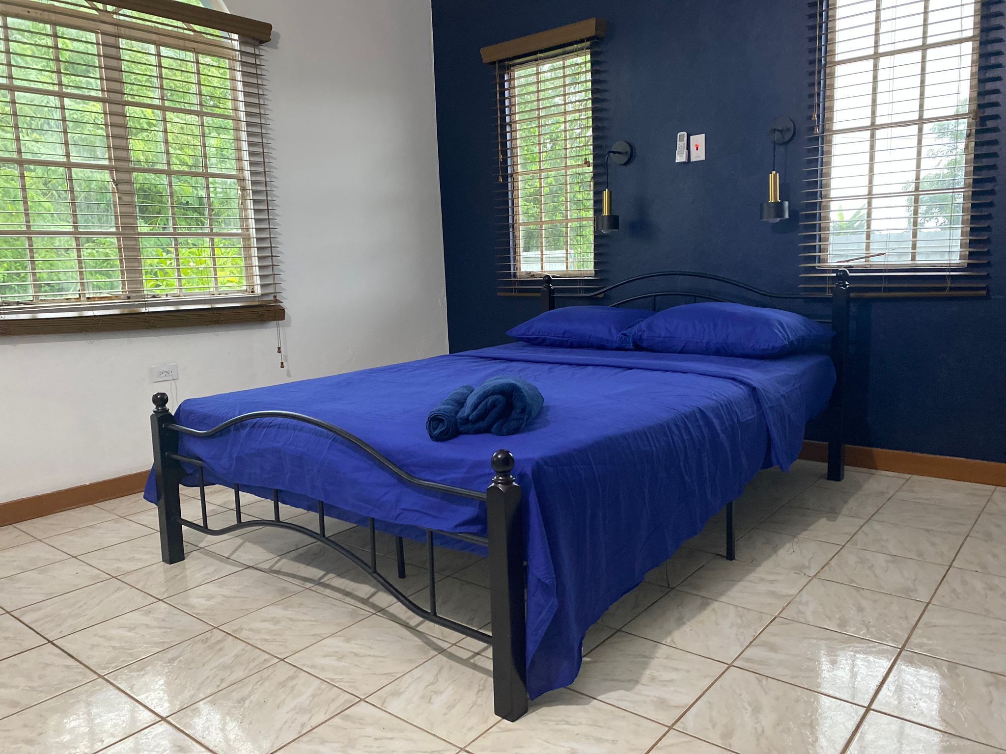 2 chambres, fer et planche à repasser, Wi-Fi gratuit, draps fournis