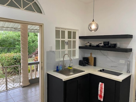 Fridge, microwave, stovetop, coffee/tea maker. Still Point Guesthouse - Standard Two Bedroom