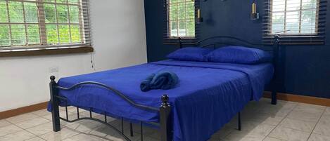 2 chambres, fer et planche à repasser, Wi-Fi gratuit, draps fournis