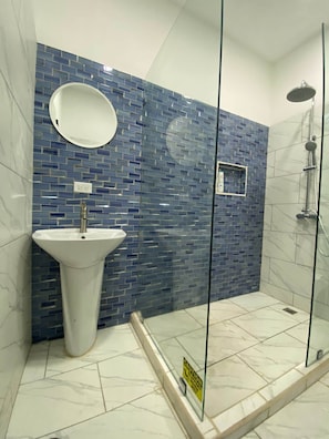 Bathroom - Standard One Bedroom (Crown Point)