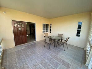 屋外ダイニングエリア