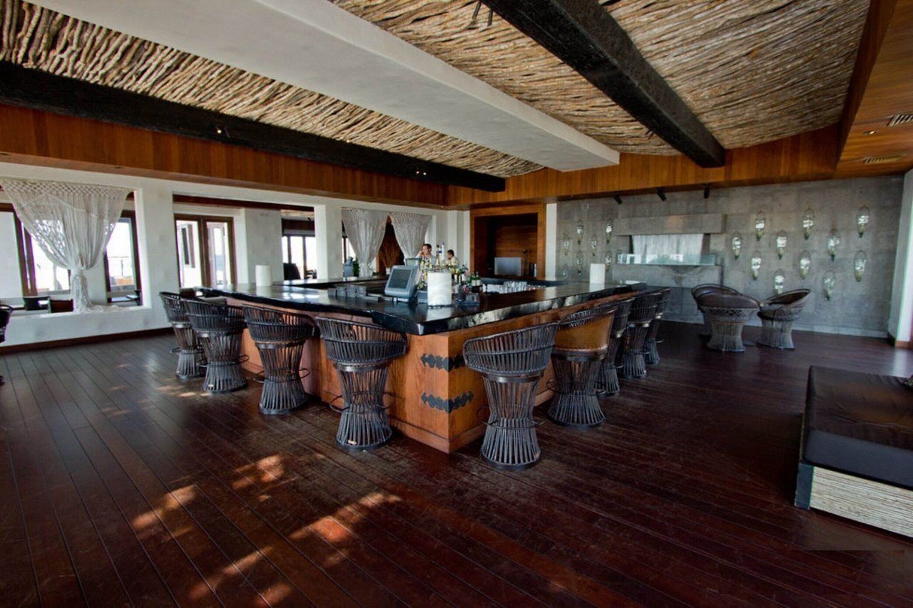Elegant 1br Suite W/ Balcony, Kitchen & Beachfront Infinity Pools And Spa - San José del Cabo