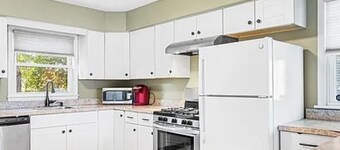 Spacious 5-bedroom yellow house in welcoming Ewing Township with AC