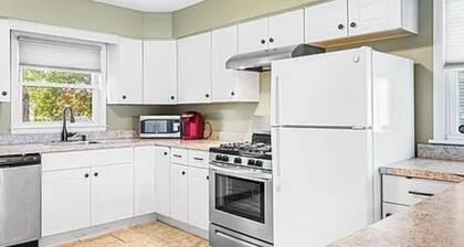 Spacious 5-bedroom yellow house in welcoming Ewing Township with AC