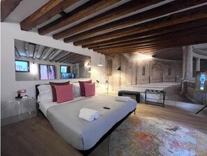2 bedrooms, iron/ironing board, WiFi, bed sheets - Cà Consorti at the Jesuits - The Lagoon stage (Venezia)
