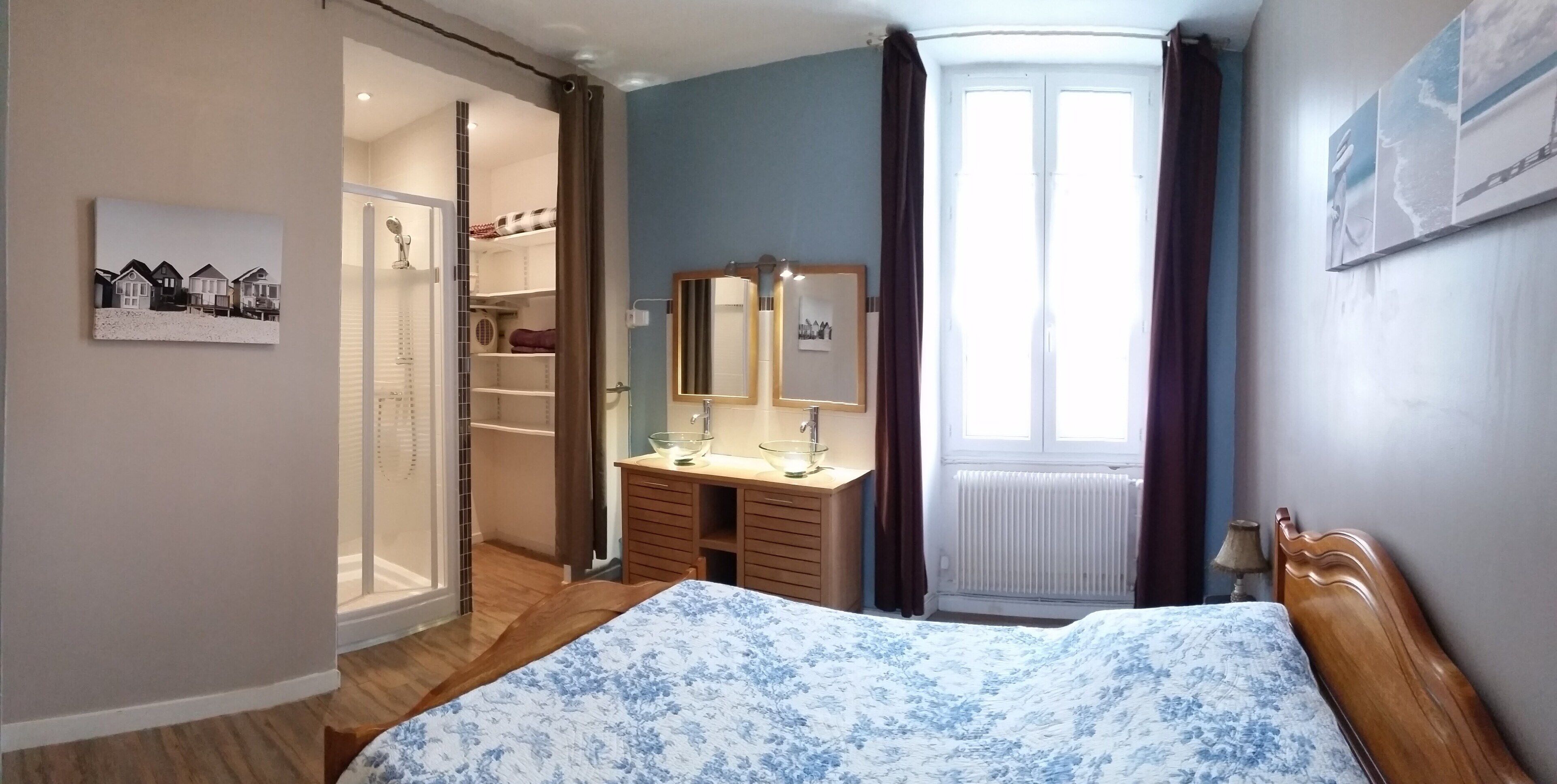 2 soverom, skrivebord, strykejern/-brett og wi-fi (inkludert)