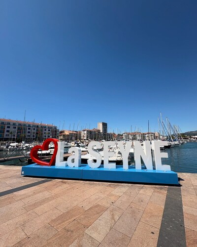 Appartement résidence terrasse- parking- 10 min a pied de la plage des Sablettes