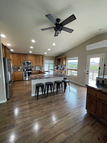 4-bed/3.5 bath house in peaceful San Luis Obispo with AC