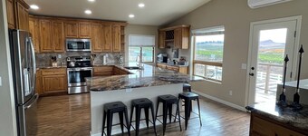 4-bed/3.5 bath house in peaceful San Luis Obispo with AC