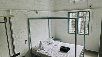 Desk, laptop workspace, free WiFi