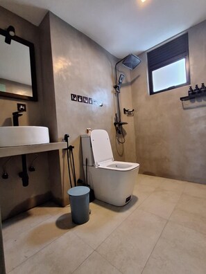 Deluxe Double Room | Bathroom
