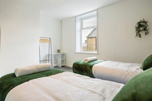 Unclassified image, 5 of 118, button