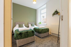 Unclassified image, 4 of 118, button