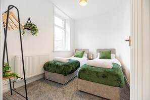 Unclassified image, 3 of 118, button