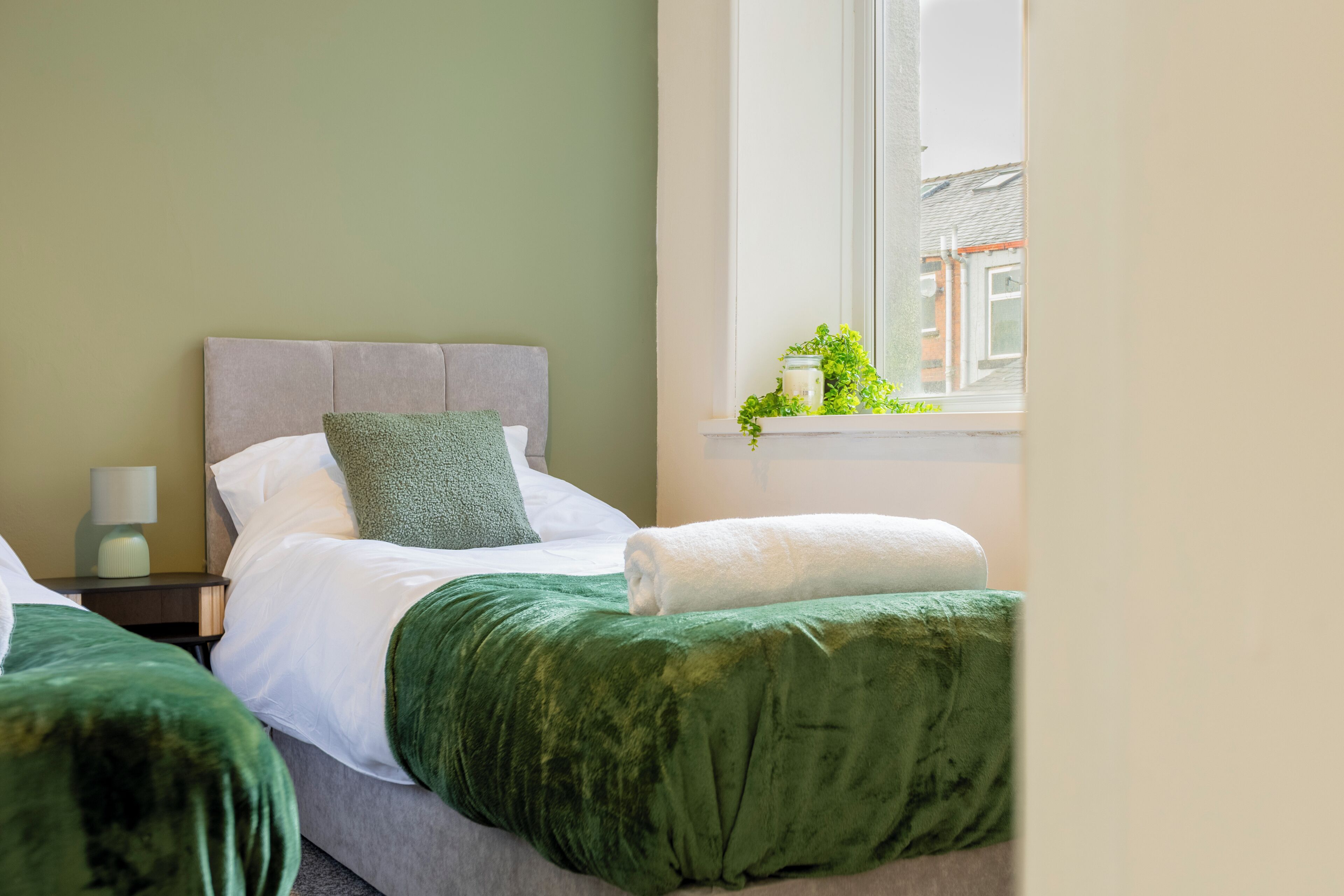 3 bedrooms, iron/ironing board, WiFi, bed sheets