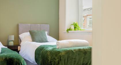 Modern Home, Great for Families, Sleeps 6!