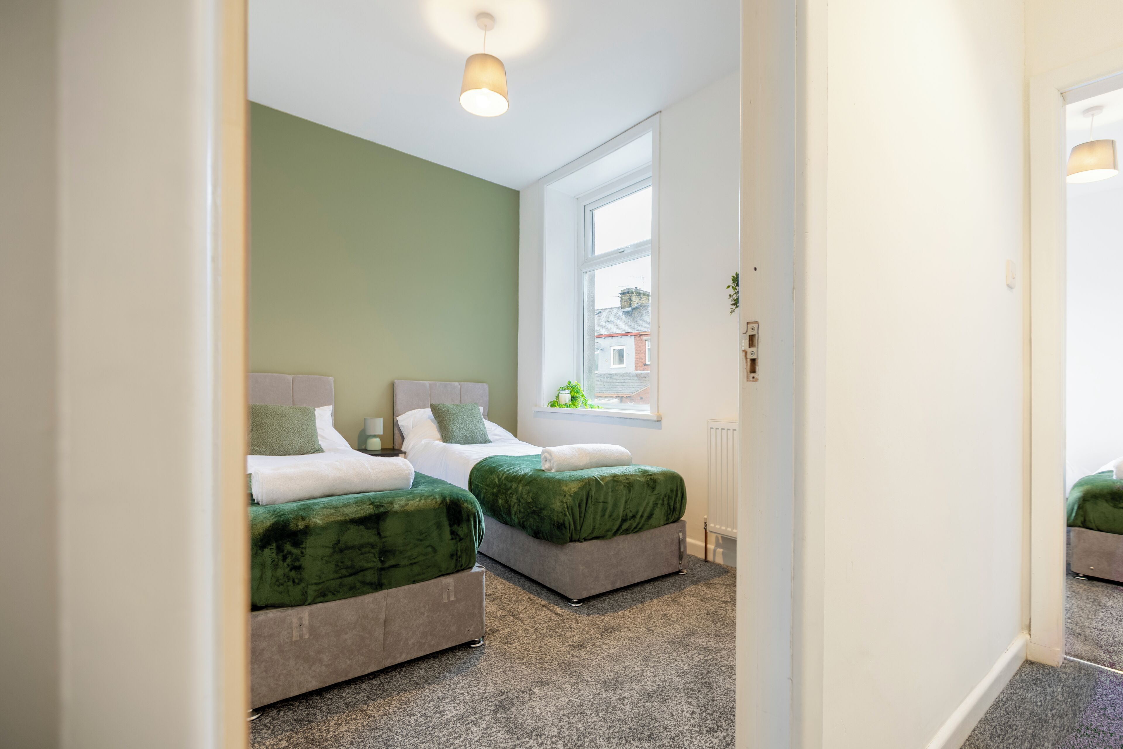 3 chambres, fer et planche à repasser, Wi-Fi, draps fournis