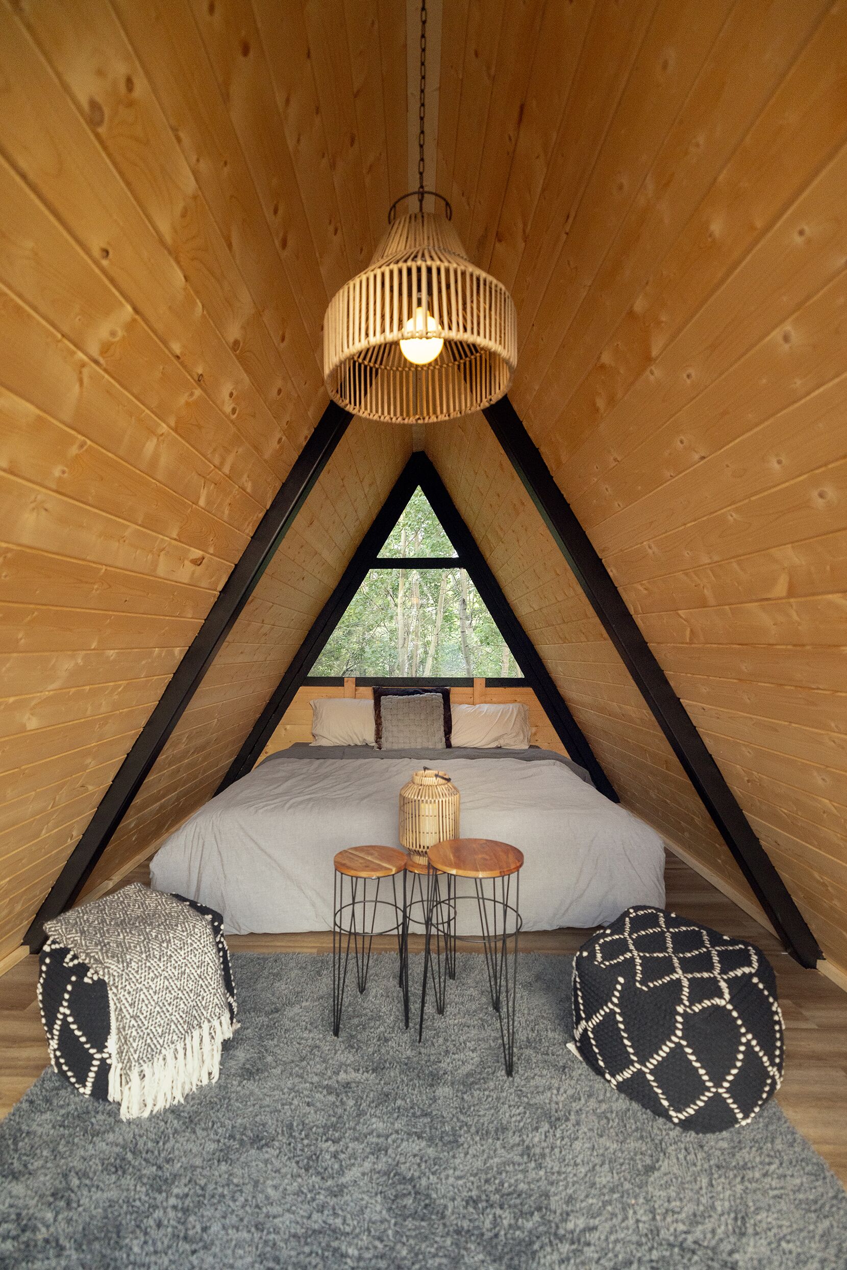 Comfort Cabin, Patio, Resort View | Bed sheets