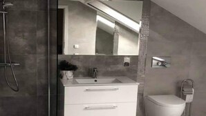 House | Bathroom - Holiday Home With a Large Garden and Playground (Ustka)