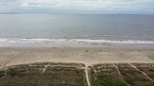 Memora Guesthouse - House two blocks from the beach and 15 minutes from Ilha do Mel (Honey Island).