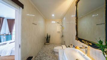 Superior-Zimmer | Badezimmer | Handtücher, Seife, Shampoo, Toilettenpapier