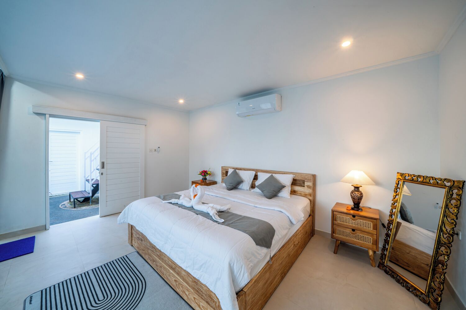 Executive Room | Desk