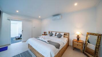 Executive Room | Desk