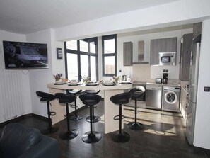 Private kitchen - Villa in Anglet Between Ocean, Forests (Anglet)