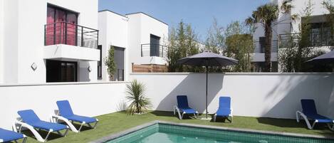 Villa | Alberca | Alberca al aire libre y alberca climatizada