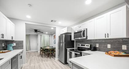 Spacious 4-bedroom house near Med Center & Downtown