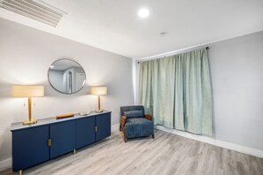 Interior - Spacious 4-bedroom house near Med Center & Downtown (Houston)