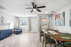 Dining - Spacious 4-bedroom house near Med Center & Downtown (Houston)