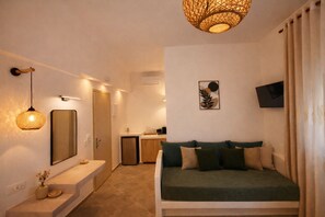 Triple Room, Balcony | Living area - Dauti Central Suites (Karterádos)