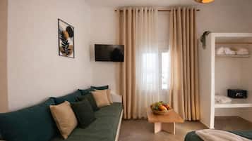 Dreibettzimmer, Balkon | Wohnbereich