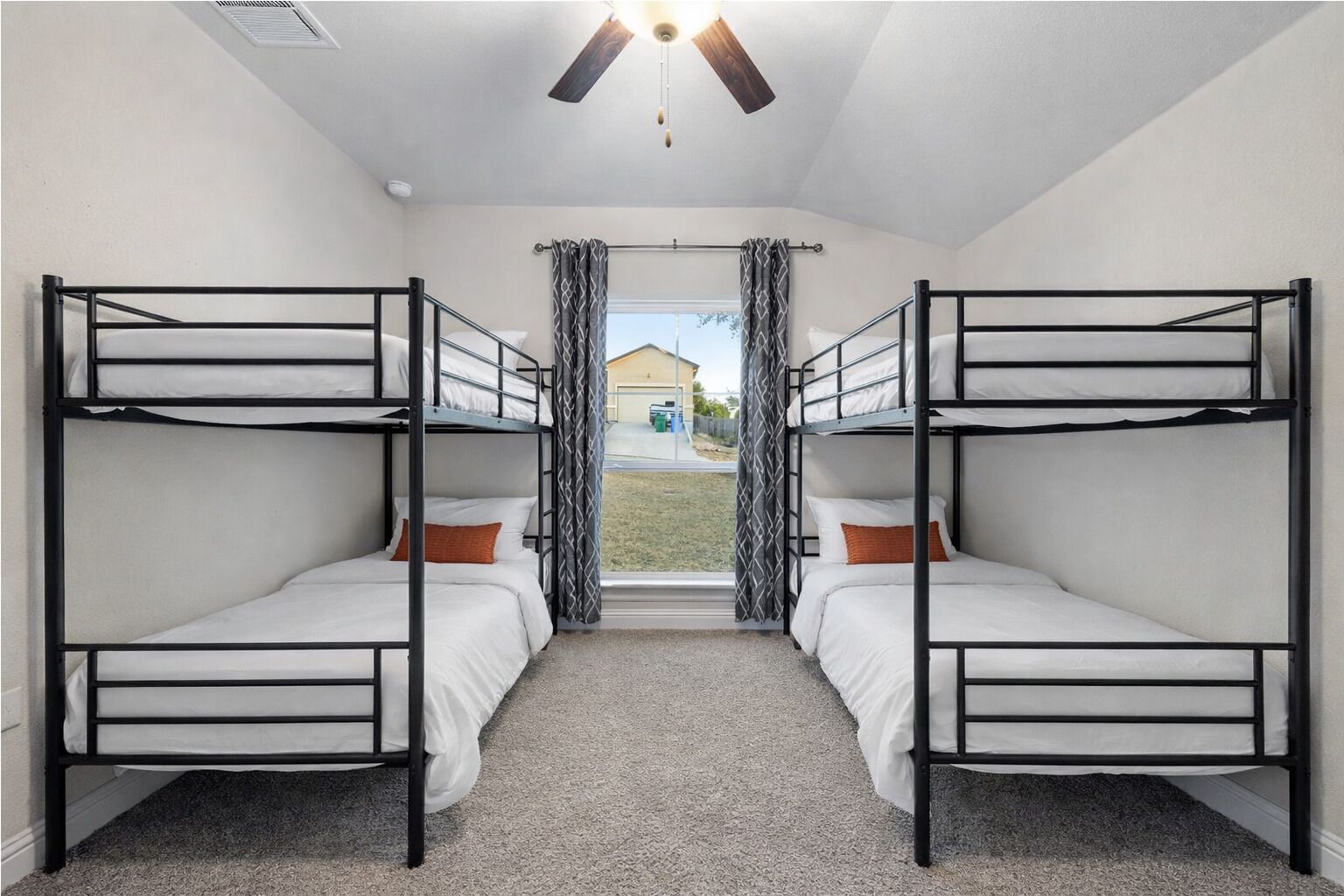 4 chambres, lit parapluie, Wi-Fi gratuit, draps fournis