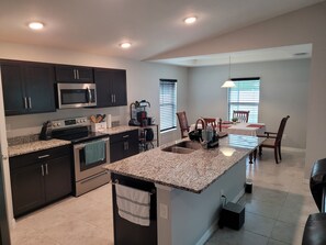 Fridge, microwave, oven, stovetop - The Summer Hideout - Spacious house, heated pool, grill, beach gear (Cape Coral)