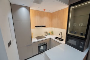 Superior apartman | Privát teakonyha | Hűtőszekrény, mikrohullámú sütő és sütő