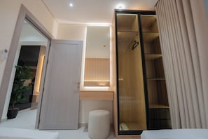 Luokittelematon kuva, 4 kautta 8, painike