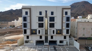 Luokittelematon kuva, 5 kautta 8, painike