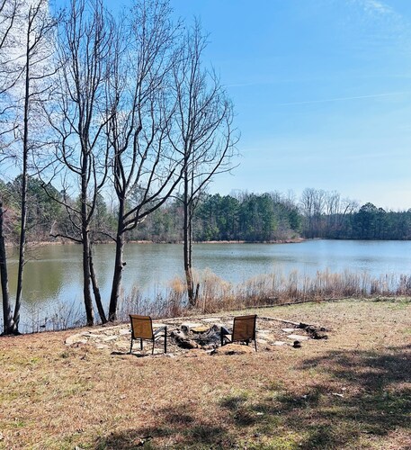 12 Acre Pond House Cottage in Chesterfield - come fish and paddle board! 2BR/2B