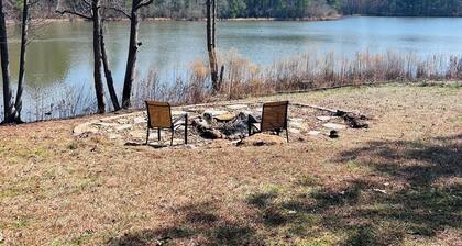 12 Acre Pond House Cottage in Chesterfield - come fish and paddle board! 2BR/2B