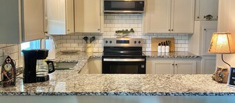 12 Acre Pond House Cottage in Chesterfield - come fish and paddle board! 2BR/2B