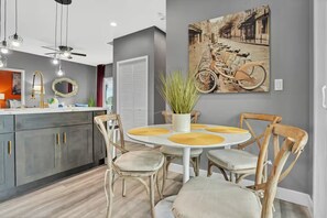 Dining - Stylish 2-Bedroom w/2 Balconies in Walkable Area (San Diego)