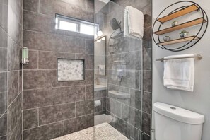 Soap - Stylish 2-Bedroom w/2 Balconies in Walkable Area (San Diego)