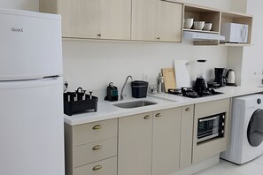 Comfort Apartment | Private kitchen - Solarium Beach Club -Apartamento T1.1101 (Itapoá)
