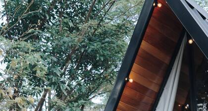 Manga Larga Chalet in PetrĂłpolis. A unique experience of comfort and nature.