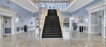 Lux Mins To Atrium Health & Charlotte Airport