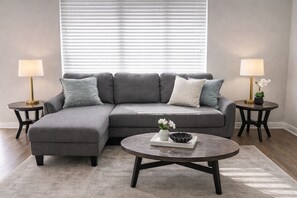 Living area - Enjoyable 2-bedroom apartment with AC in charming Katy (Katy)