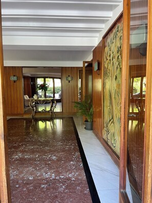 Lobby - A HOUSE SURROUNDED BY GREENERY, 5 MINUTES FROM ST. PETER, IN A QUIET SETTING (Roma)